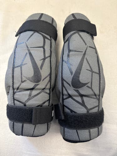 Small Youth Nike Vapor Arm Pads (Used)