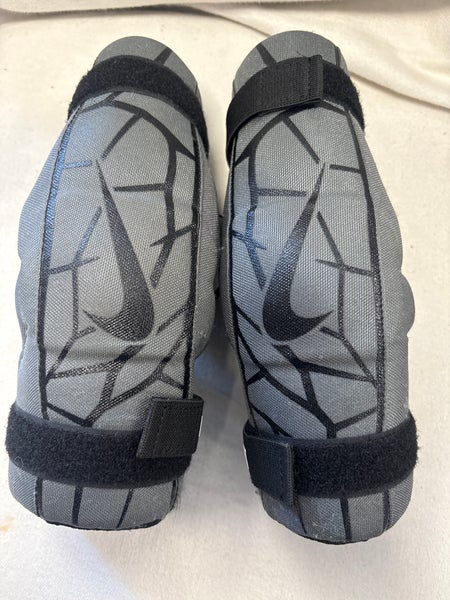 Medium Youth Nike Vapor Arm Pads (Used)