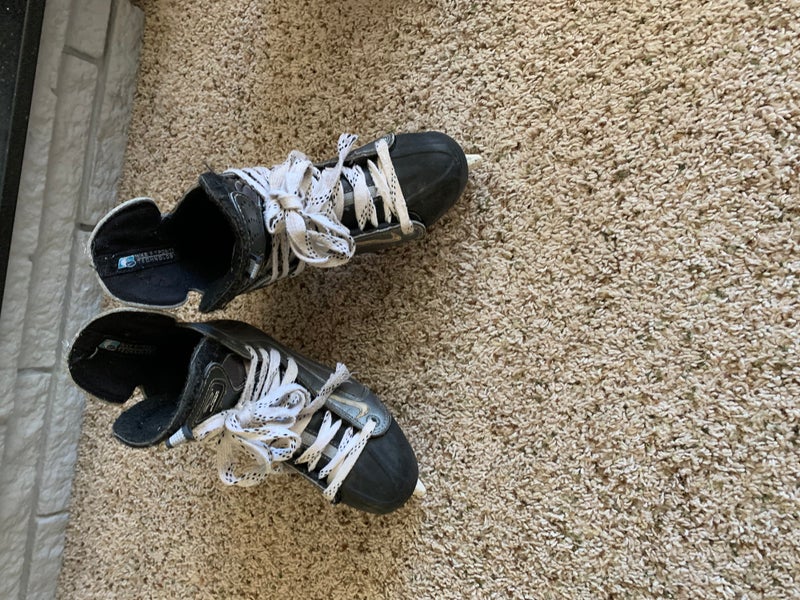 Nike Air Zoom Hockey Skates 8 (Used)