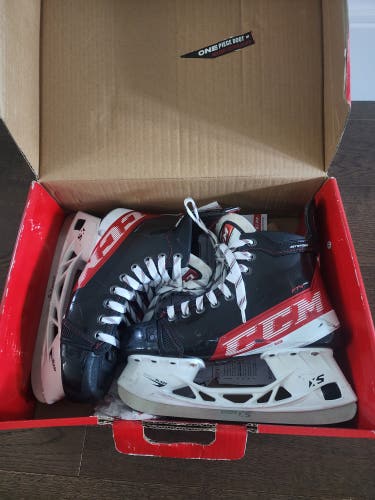 CCM Jetspeed FT4 PRO - INT Size 5.5 - Tapered