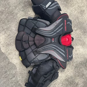 Medium Bauer Vapor X2.9 Goalie Chest Protector (Used)