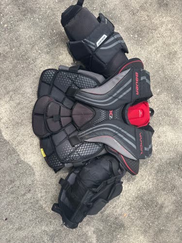 Medium Bauer Vapor X2.9 Goalie Chest Protector (Used)