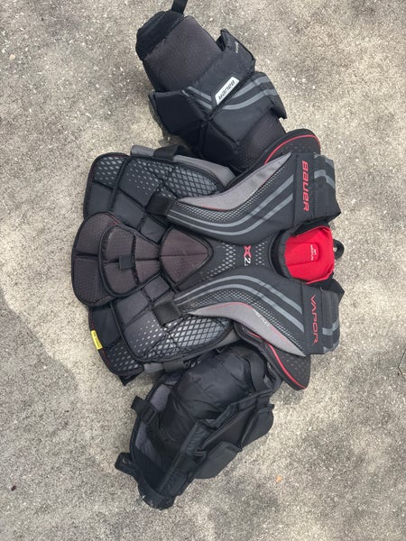 Medium Bauer Vapor X2.9 Goalie Chest Protector (Used)