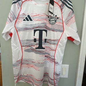 White Medium/Large Men's Adidas Jersey (New)