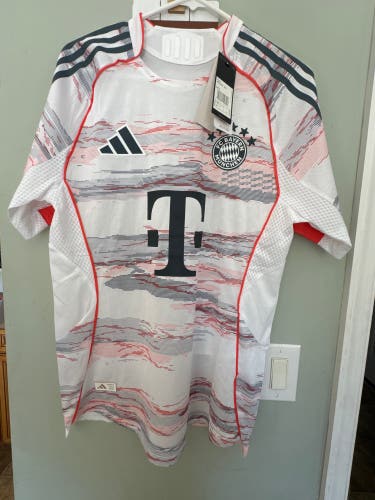 White Medium/Large Men's Adidas Jersey (New)