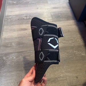 Black Senior EvoShield Leg guard (Used)