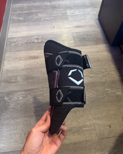 Black Senior EvoShield Leg guard (Used)