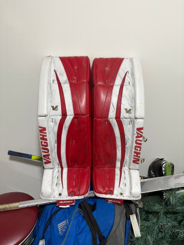 33" Vaughn Velocity V6 Goalie Leg Pads (Used)