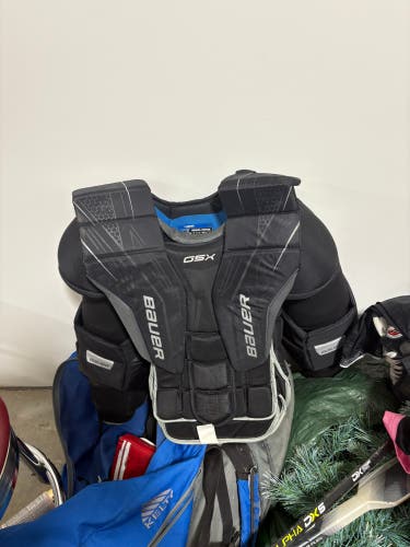 Medium Bauer GSX Goalie Chest Protector (Used)