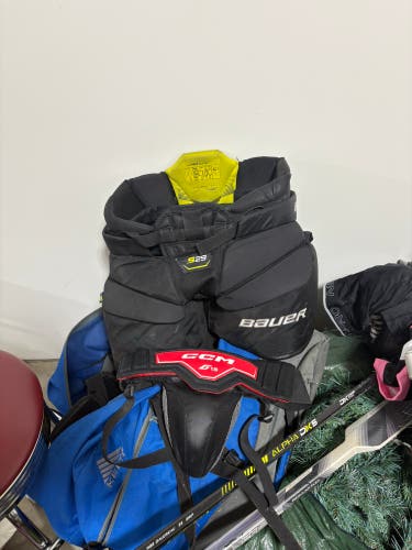 Intermediate Large Bauer Hockey Goalie Pants (Used)