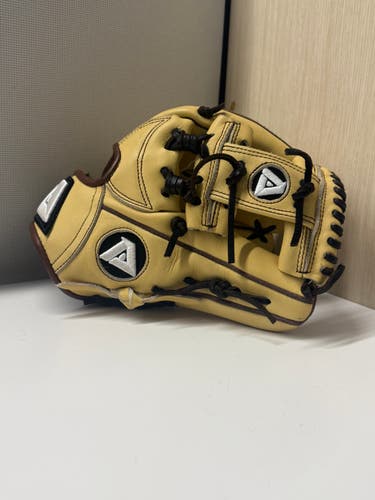 Infield RH Akadema ARN5 Baseball Glove 11.5" (Used)
