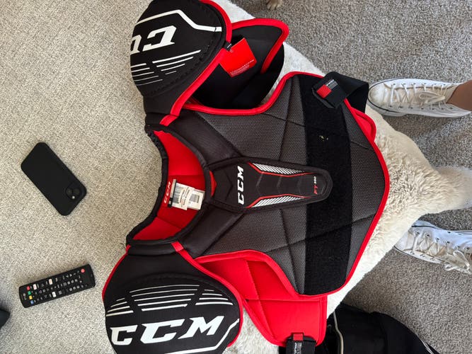 Men's Medium Senior CCM Shoulder Pads (New)