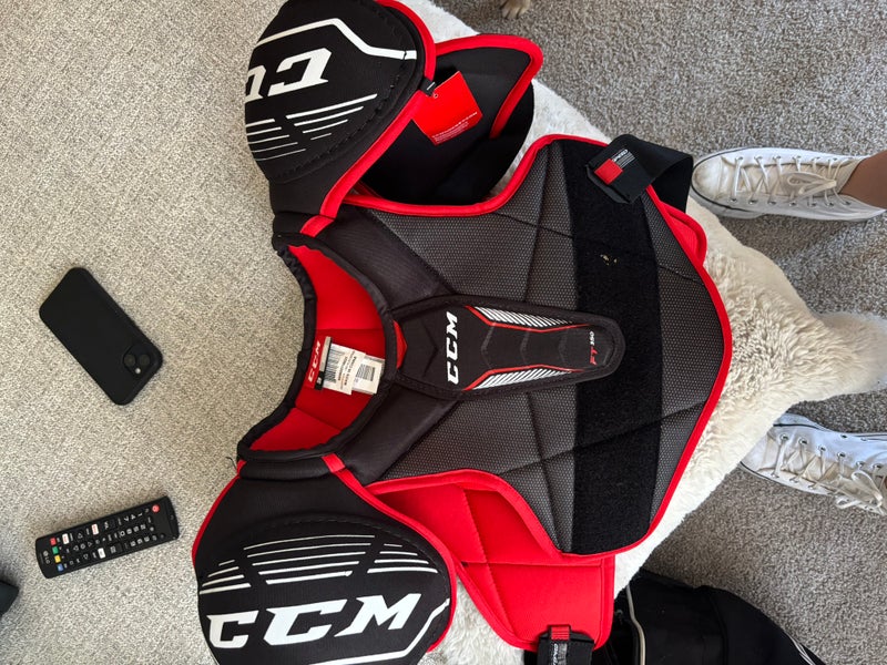 Men's Medium Senior CCM Shoulder Pads (New)