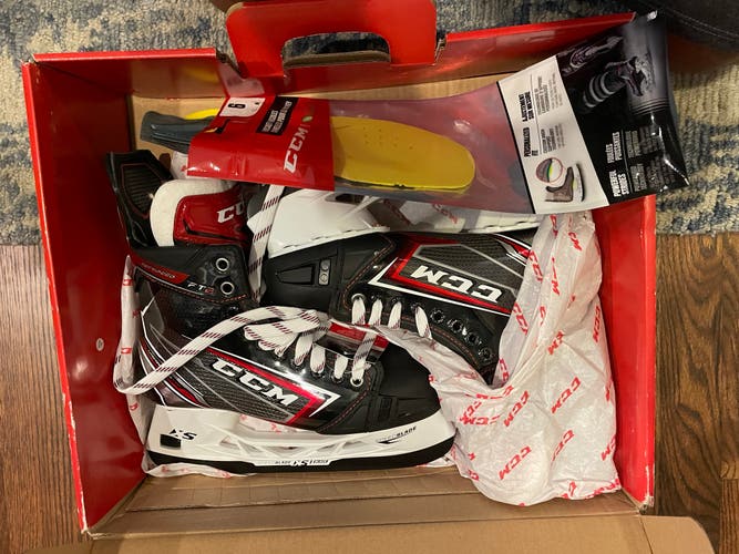 CCM JetSpeed FT2 Hockey Skates Regular Width Size 6 (New)