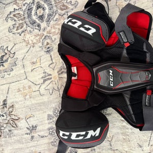 Men's Small Senior CCM Shoulder Pads (Used)