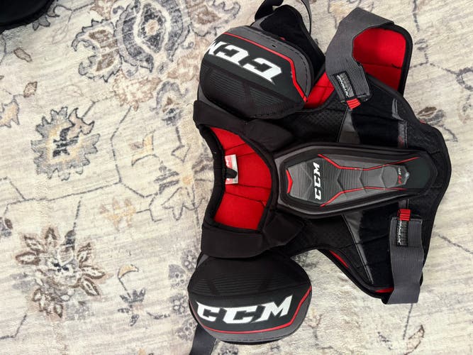 Men's Small Senior CCM Shoulder Pads (Used)
