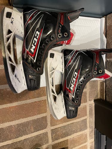CCM JetSpeed FT2 Hockey Skates Regular Width Size 5.5 (Used)