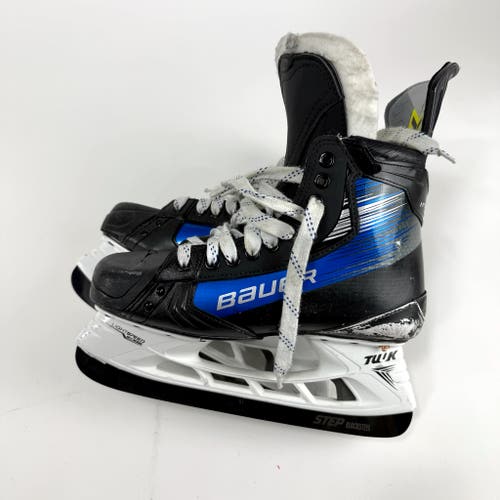 Used Blue Bauer Vapor Hyperlite 2 Skates | 9 D | B582