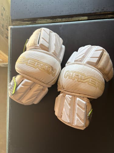 Medium/Large Adult Maverik Max Arm Pads (Used)