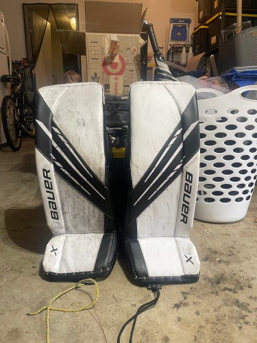 Medium Bauer Vapor 3X Goalie Leg Pads (Used)