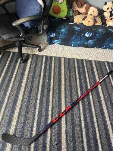 Senior CCM Jetspeed FT475 Right Handed Hockey Stick P28 (Used)