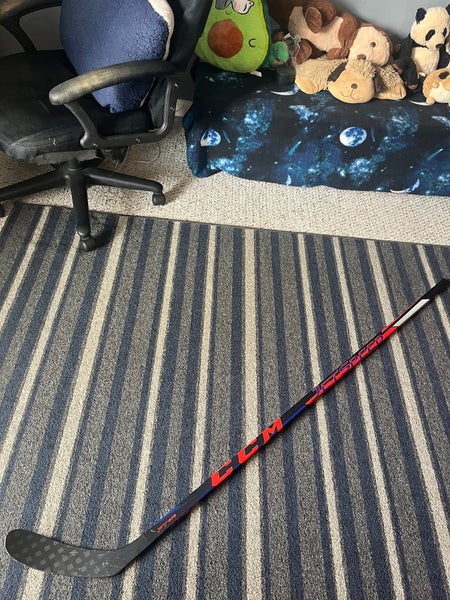Senior CCM Jetspeed FT475 Right Handed Hockey Stick P28 (Used)