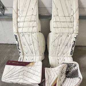 TRUE LEG PADS / VAUGHN GLOVES / WARRIOR
HELMET