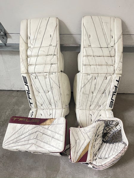 TRUE LEG PADS / VAUGHN GLOVES / WARRIOR
HELMET