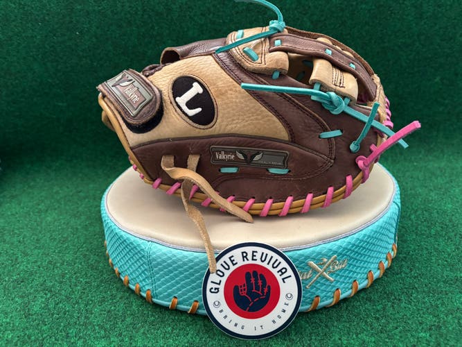 Louisville Slugger Zephyr RH Catcher's Softball Glove 33" (Used)