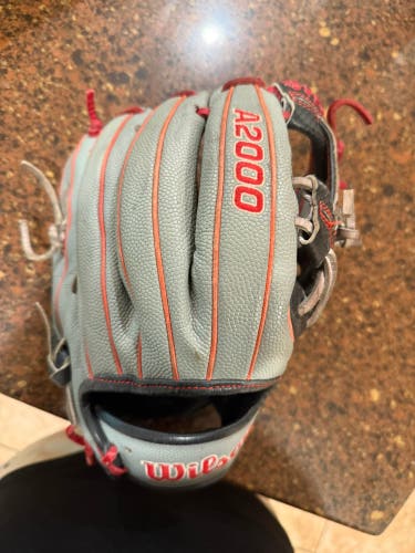 Wilson A2000 RH Infield Baseball Glove 11.75" (Used)