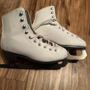 DBX Figure Skates B Adult 4 (Used)