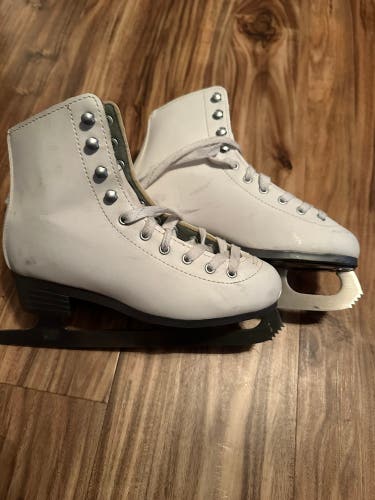 DBX Figure Skates B Adult 4 (Used)