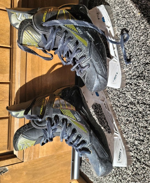 2024 True Catalyst 7 Hockey Skates Size 3 (Used)