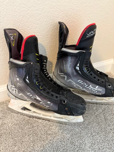 Bauer Vapor Hyperlite Hockey Skates 7 (Used)