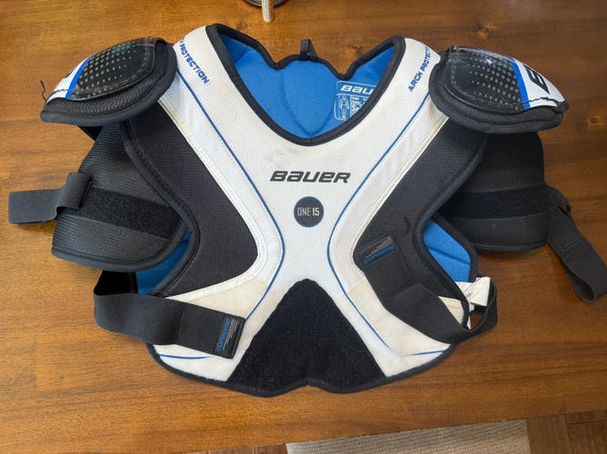 Men's XL Senior Bauer supreme one 15 Shoulder Pads (Used)