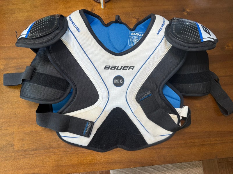 Men's XL Senior Bauer supreme one 15 Shoulder Pads (Used)