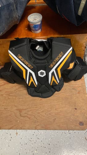 Medium 2024 Vaughn SLR4 Pro Goalie Chest Protector (Used)