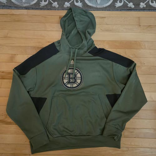 Green Men's Large Adidas Sweatshirt (Used)