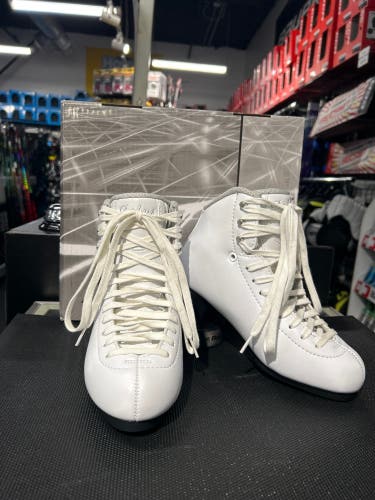 Jackson Ultima Debut Figure Skates 5.5 Wide Boot (New)