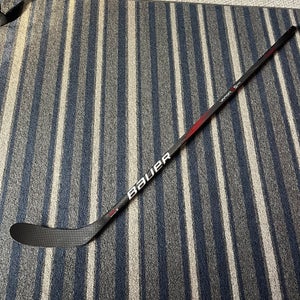 Senior Bauer Vapor X5 Pro Right Handed Hockey Stick P28 (Used)