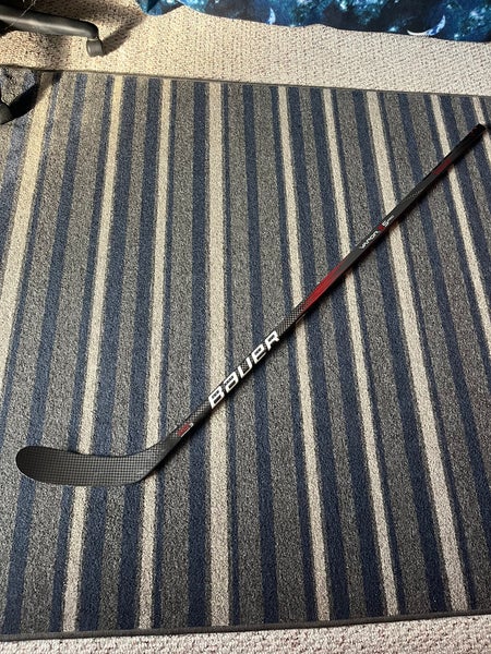 Senior Bauer Vapor X5 Pro Right Handed Hockey Stick P28 (Used)