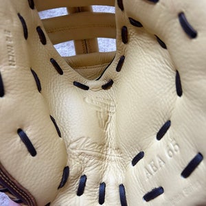 Akadema RHT fastpitch catcher mitt