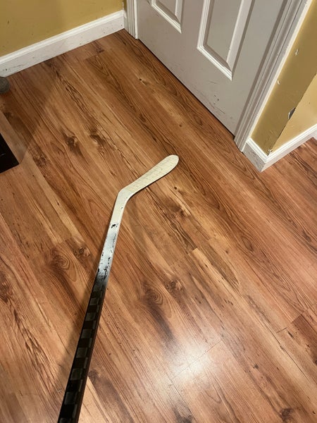 Intermediate Extra Lite Right Handed Hockey Stick P28 (Used)