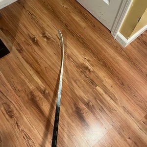 Intermediate Extra Lite Right Handed Hockey Stick P28 (Used)