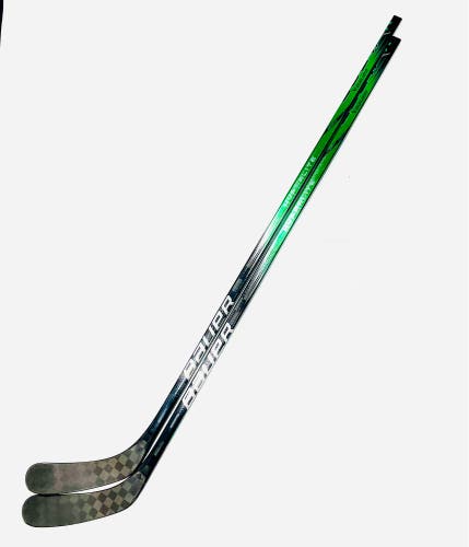 New 2 pack Bauer Vapor Hyperlite 2 (green) Pro Stock - RH, P92, 77 Flex