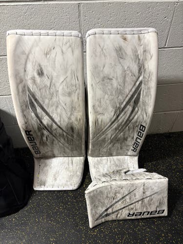 Medium Bauer Hyperlite 2 Goalie Leg Pads (Used)