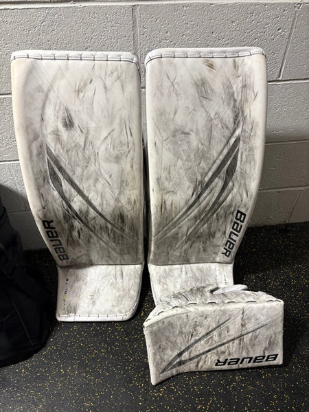 Medium Bauer Hyperlite 2 Goalie Leg Pads (Used)