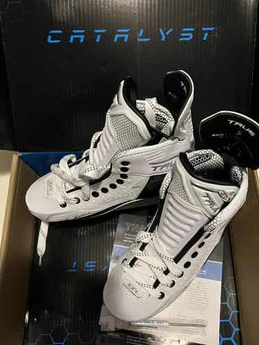 2025 True Catalyst 5X4 Hockey Skates Wide Width Pro Stock 9 (New)