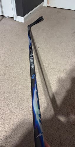Senior Bauer Vapor FlyLite Right Handed Hockey Stick P92 (New)