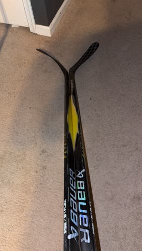 Senior Bauer Vapor FlyLite Right Handed Hockey Stick P92 (New)